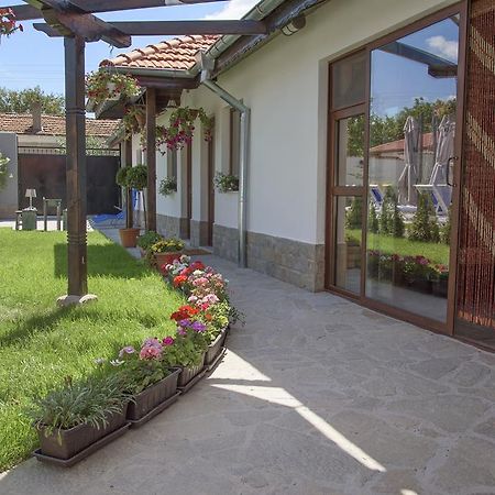 Guest House Zlateya Madara Bagian luar foto