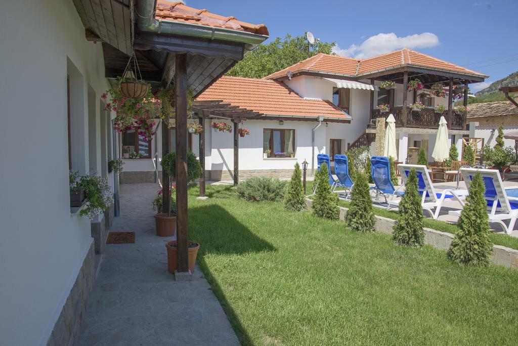 Guest House Zlateya Madara Bagian luar foto